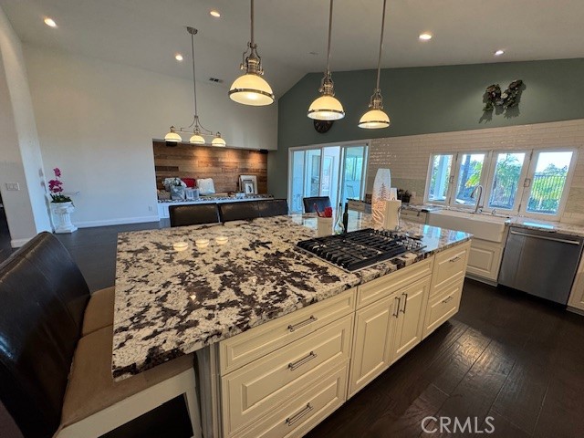 Detail Gallery Image 14 of 47 For 307 Appleby St, Corona,  CA 92881 - 4 Beds | 3/1 Baths
