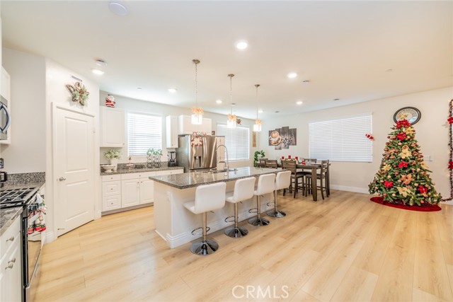 Detail Gallery Image 6 of 51 For 7640 Messina Heights, Highland,  CA 92346 - 4 Beds | 2/1 Baths