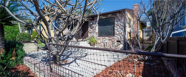 Detail Gallery Image 6 of 16 For 3527 Fairchild, La Crescenta,  CA 91214 - 4 Beds | 2 Baths