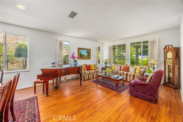 6858 Bacon Lane, Highland CA: https://media.crmls.org/medias/887e4458-3e7a-4b4b-9452-a2539d13bb3f.jpg