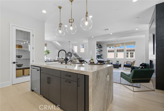 58 Remy Lane, Montebello CA: https://media.crmls.org/medias/887e8163-581d-49ec-874f-d815c1839abb.jpg