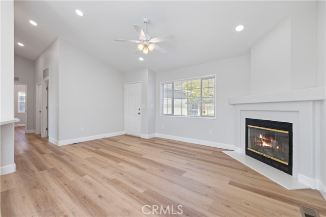 Detail Gallery Image 6 of 40 For 20066 Crestview, Canyon Country,  CA 91351 - 2 Beds | 2 Baths