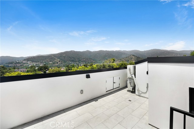 4036 Rosemont Avenue, Montrose CA: https://media.crmls.org/medias/887f2413-4658-4a3d-9216-4b9754aec5ea.jpg