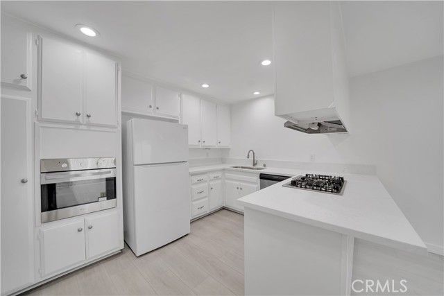 Detail Gallery Image 6 of 18 For 16722 Goldenwest #1,  Huntington Beach,  CA 92647 - 3 Beds | 1/1 Baths