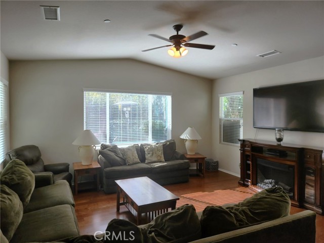 Detail Gallery Image 5 of 24 For 11713 Clematis Dr, Corona,  CA 92883 - 5 Beds | 3 Baths