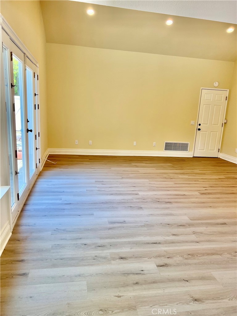 https://media.crmls.org/medias/887fbd58-ba9f-4eb3-9361-7a5939a254b9.jpg?preset=X-Large