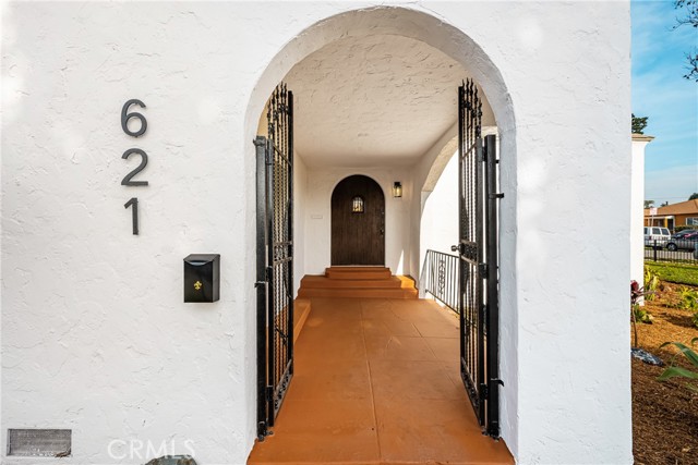 Detail Gallery Image 3 of 17 For 621 S Burris, Compton,  CA 90221 - 4 Beds | 2/1 Baths