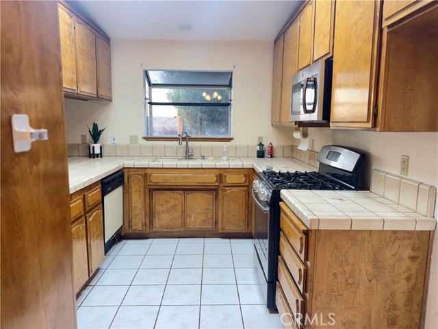 Detail Gallery Image 3 of 7 For 14686 Cool Glen Dr, Helendale,  CA 92342 - 3 Beds | 2 Baths