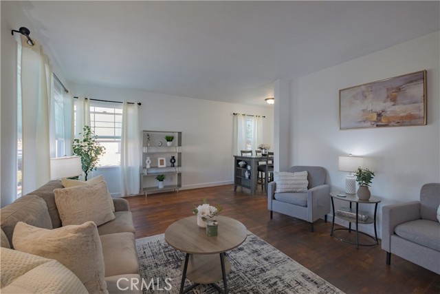4829 Walnut Ave, Long Beach CA: https://media.crmls.org/medias/887ff123-00a6-415e-8d75-6af7df926922.jpg