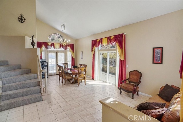 Detail Gallery Image 5 of 34 For 29304 Begonias Ln, Canyon Country,  CA 91387 - 4 Beds | 3 Baths
