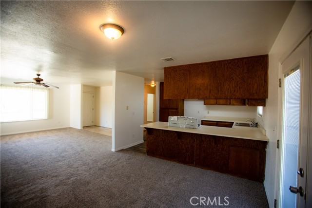 Detail Gallery Image 3 of 11 For 21090 Lone Eagle, Apple Valley,  CA 92308 - 3 Beds | 2 Baths