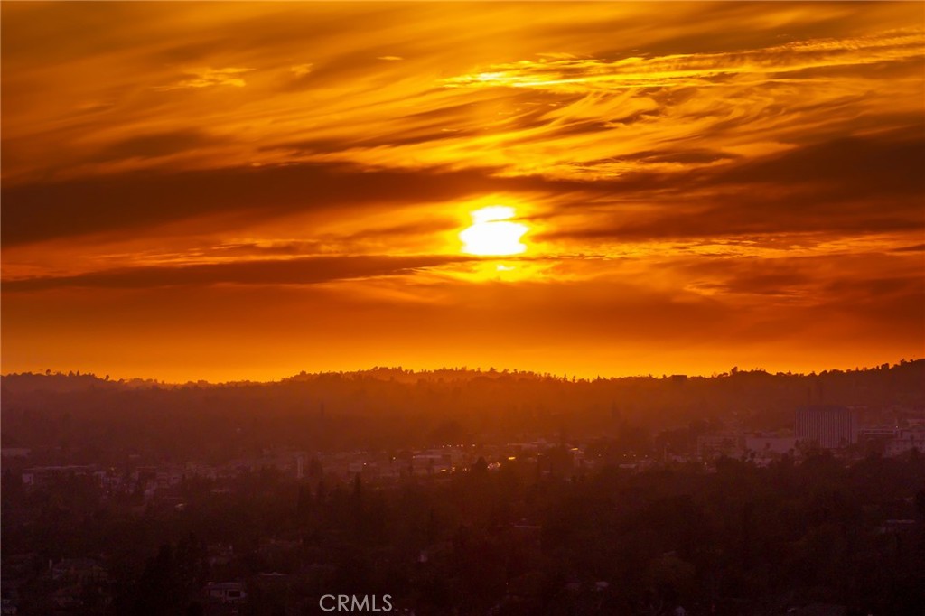 https://media.crmls.org/medias/8880cbb7-ff79-4398-86cb-5051e318c610.jpg?preset=X-Large