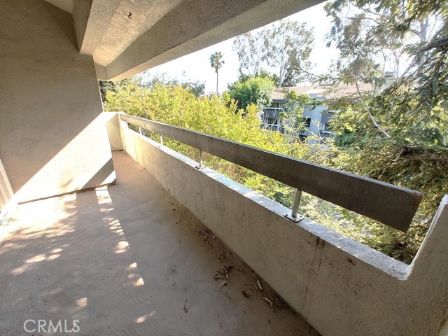 1888 Greenfield Avenue, Los Angeles CA: https://media.crmls.org/medias/88810f23-16ff-4c72-a76b-b7eb30573654.jpg