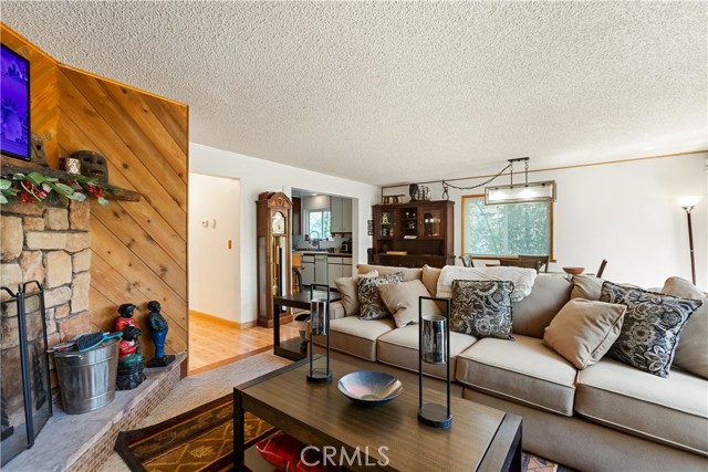 Detail Gallery Image 14 of 37 For 26303 Jacqueline Rd, Twin Peaks,  CA 92391 - 4 Beds | 2 Baths