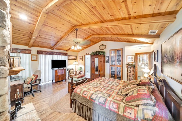 11720 Honeybee Lane, Juniper Hills CA: https://media.crmls.org/medias/888152ec-094c-4577-8b8a-6478504406db.jpg