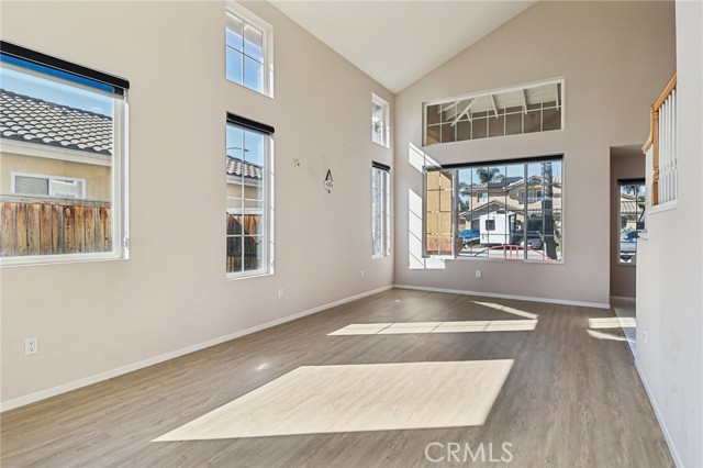 Detail Gallery Image 11 of 47 For 5667 Dartmoor Cir, Oceanside,  CA 92057 - 4 Beds | 3 Baths