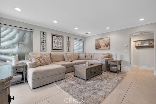 950 Firestone Circle, Simi Valley CA: https://media.crmls.org/medias/8882e300-43fb-4d7a-a19c-d227e757fcb3.jpg