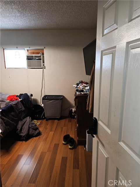 Detail Gallery Image 4 of 14 For 10251 Foster Rd, Downey,  CA 90242 - 4 Beds | 2 Baths