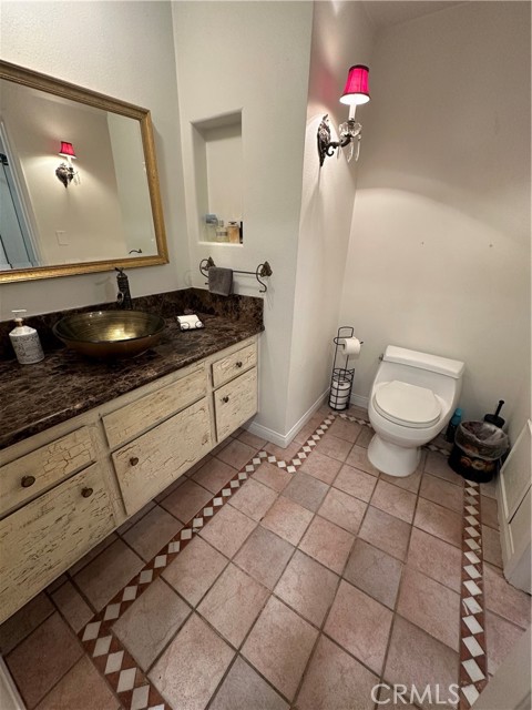 Detail Gallery Image 11 of 25 For 3160 Kirkham Dr, Glendale,  CA 91206 - 4 Beds | 2 Baths