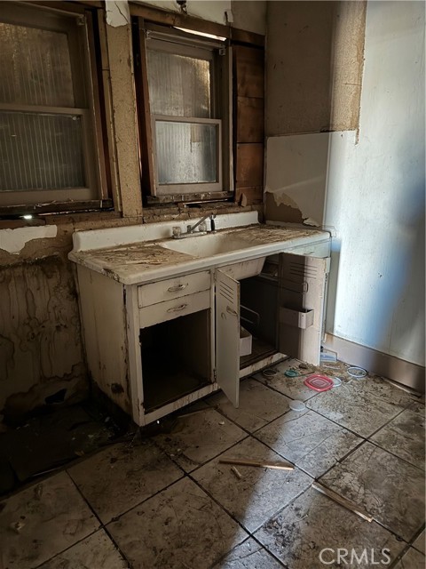 Detail Gallery Image 6 of 16 For 406 D St, Needles,  CA 92363 - 2 Beds | 1 Baths