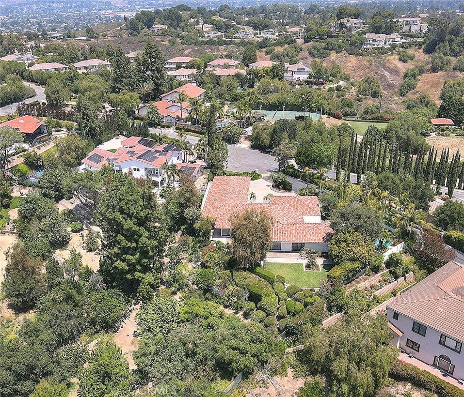 https://media.crmls.org/medias/88835372-c673-4685-926d-66ca855ba98e.jpg?preset=X-Large