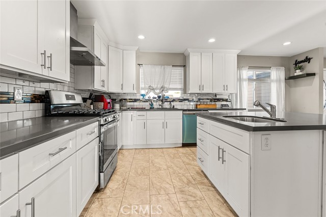 Detail Gallery Image 9 of 40 For 47867 80th, Lancaster,  CA 93536 - 4 Beds | 4 Baths