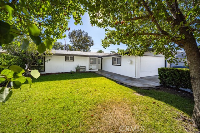 Detail Gallery Image 1 of 17 For 27416 Dewdrop Ave, Canyon Country,  CA 91351 - 4 Beds | 2 Baths