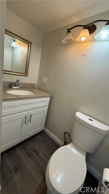 Detail Gallery Image 6 of 8 For 120 E 31st St #B,  Los Angeles,  CA 90011 - 2 Beds | 2 Baths