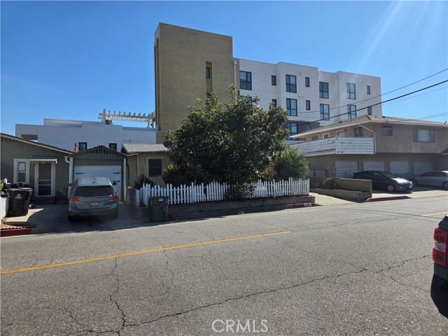 210 East Woodward photo 4