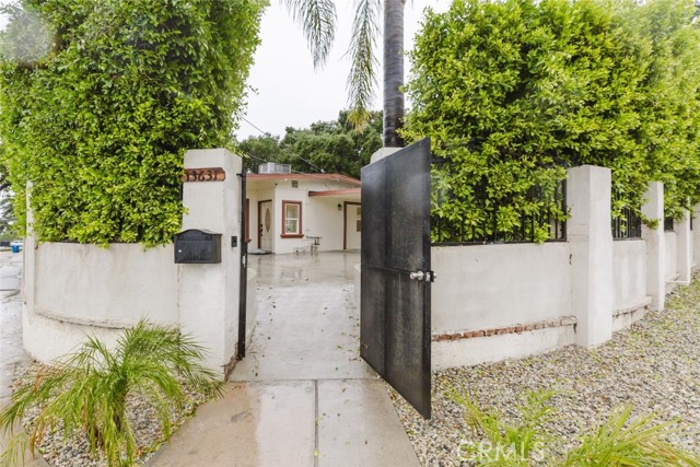 Detail Gallery Image 2 of 51 For 13631 Eldridge Ave, Sylmar,  CA 91342 - 4 Beds | 3 Baths