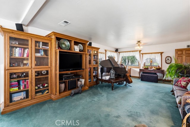 Detail Gallery Image 10 of 49 For 38076 Pine Meadow, Oakhurst,  CA 93644 - 3 Beds | 2/1 Baths