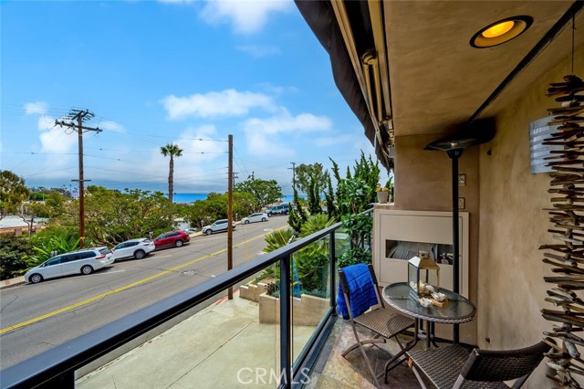 Detail Gallery Image 9 of 41 For 174 Cliff Dr #F,  Laguna Beach,  CA 92651 - 2 Beds | 2 Baths