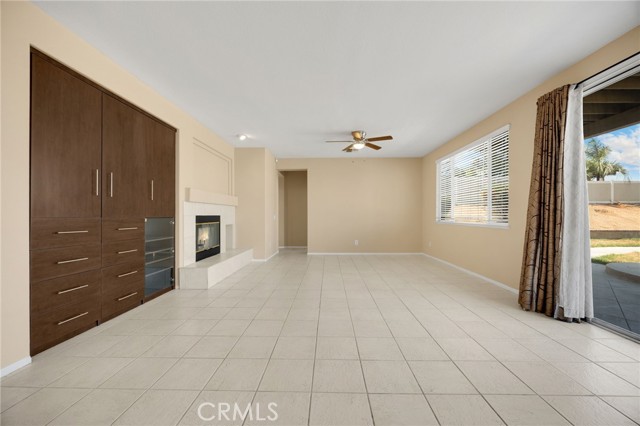 Detail Gallery Image 12 of 35 For 930 via Blairo, Corona,  CA 92879 - 5 Beds | 3 Baths