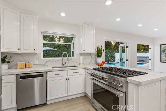 Detail Gallery Image 13 of 33 For 1072 Charwood Ln, North Tustin,  CA 92705 - 4 Beds | 2/2 Baths