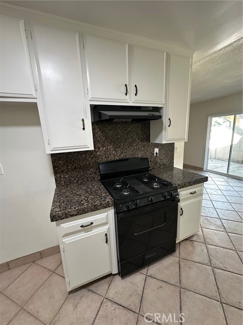 Detail Gallery Image 5 of 24 For 2138 E Almont St a,  Anaheim,  CA 92806 - 3 Beds | 2 Baths