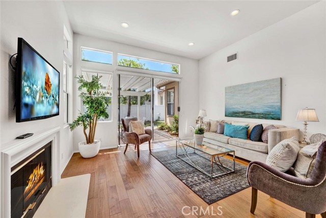 Detail Gallery Image 5 of 24 For 2516 Lewis Dr, Tustin,  CA 92782 - 3 Beds | 2/1 Baths
