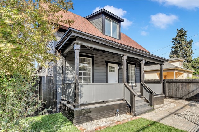 Detail Gallery Image 2 of 25 For 3635 Locust St, Riverside,  CA 92501 - 4 Beds | 2 Baths