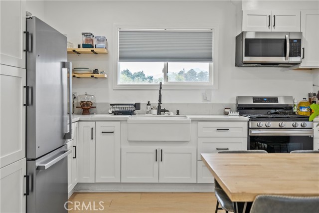 766 Harding Ave, San Fernando CA: https://media.crmls.org/medias/888bef2f-055a-4e43-a56b-2ecfdf4bfe02.jpg