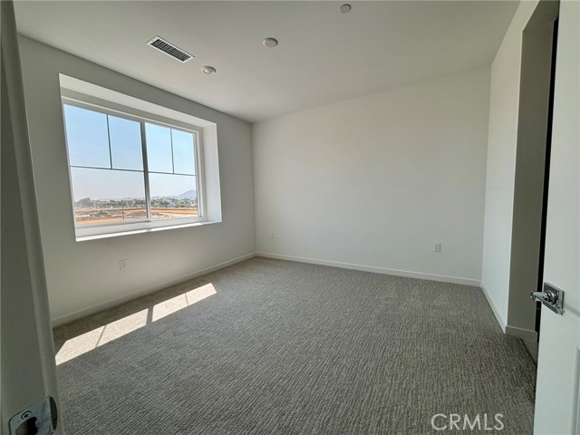6136 Valentina Way, Eastvale CA: https://media.crmls.org/medias/888de7a4-39a8-4406-b1ad-21b436989d76.jpg