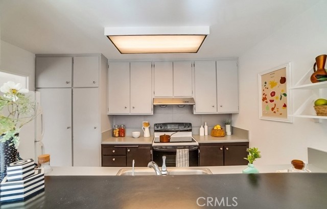 1127 E Del Mar Boulevard, Pasadena CA: https://media.crmls.org/medias/888e1356-2146-447d-a414-1827e684127a.jpg