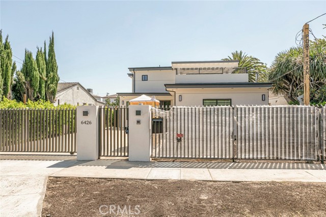 6426 Varna Avenue, Van Nuys CA: https://media.crmls.org/medias/888e396e-832f-4b74-8a53-68b693cf6e21.jpg