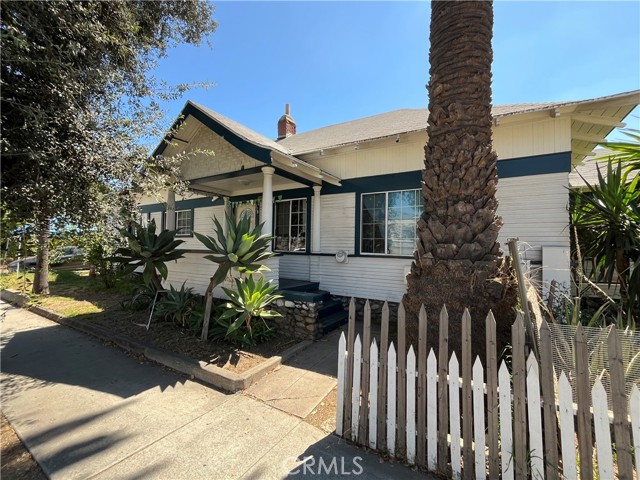 474 N Euclid Avenue, Pasadena CA: https://media.crmls.org/medias/888f105f-4635-4bb5-b9e4-705333670c5c.jpg