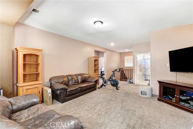 Detail Gallery Image 8 of 16 For 1053 Indiangrass Dr, Hemet,  CA 92545 - 5 Beds | 2/1 Baths