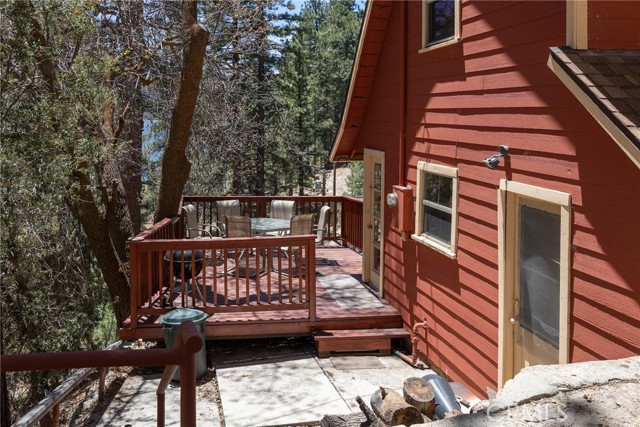 352 Big Bear Trail, Fawnskin CA: https://media.crmls.org/medias/8890587b-edaa-4fba-8397-4585e9dc102d.jpg