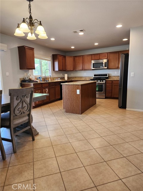 Detail Gallery Image 2 of 13 For 4584 Almaterra Dr, Perris,  CA 92571 - 4 Beds | 2/1 Baths
