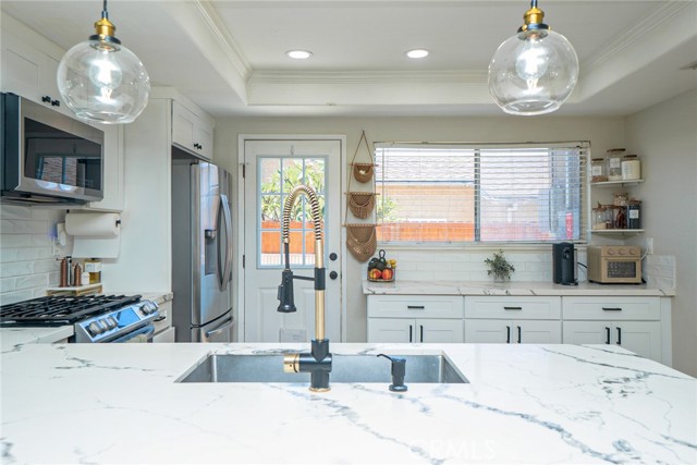 10245 Poulsen Avenue, Montclair CA: https://media.crmls.org/medias/8891998b-3ea4-41fb-830e-4285c664aa1e.jpg