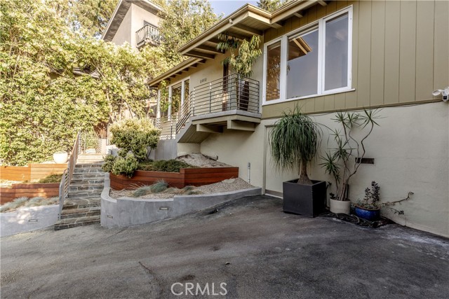 Detail Gallery Image 14 of 54 For 2412 Canyon Oak Dr, Los Angeles,  CA 90068 - 3 Beds | 2 Baths