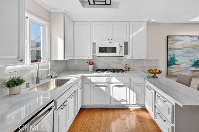 Detail Gallery Image 11 of 41 For 8846 Laramie Ave, Winnetka,  CA 91306 - 4 Beds | 3 Baths