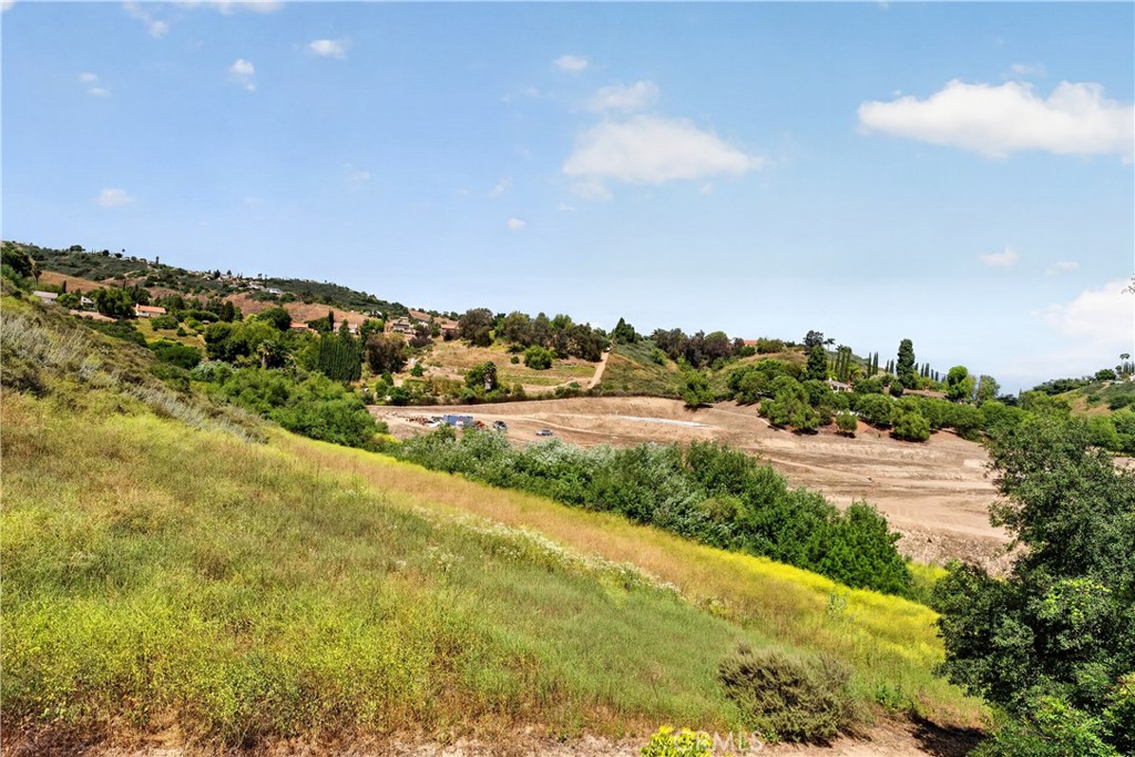 https://media.crmls.org/medias/88934e55-68fc-4bdc-8a4e-2cc685e7d223.jpg?preset=X-Large
