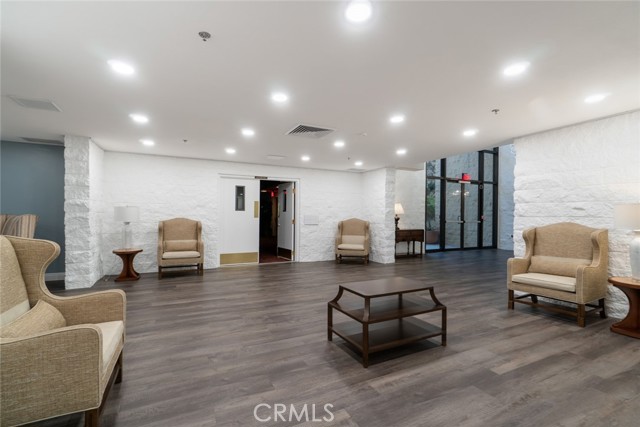 24055 Paseo Del Lago, Laguna Woods CA: https://media.crmls.org/medias/88940415-dc04-4ee3-9d83-bc8466a30c70.jpg